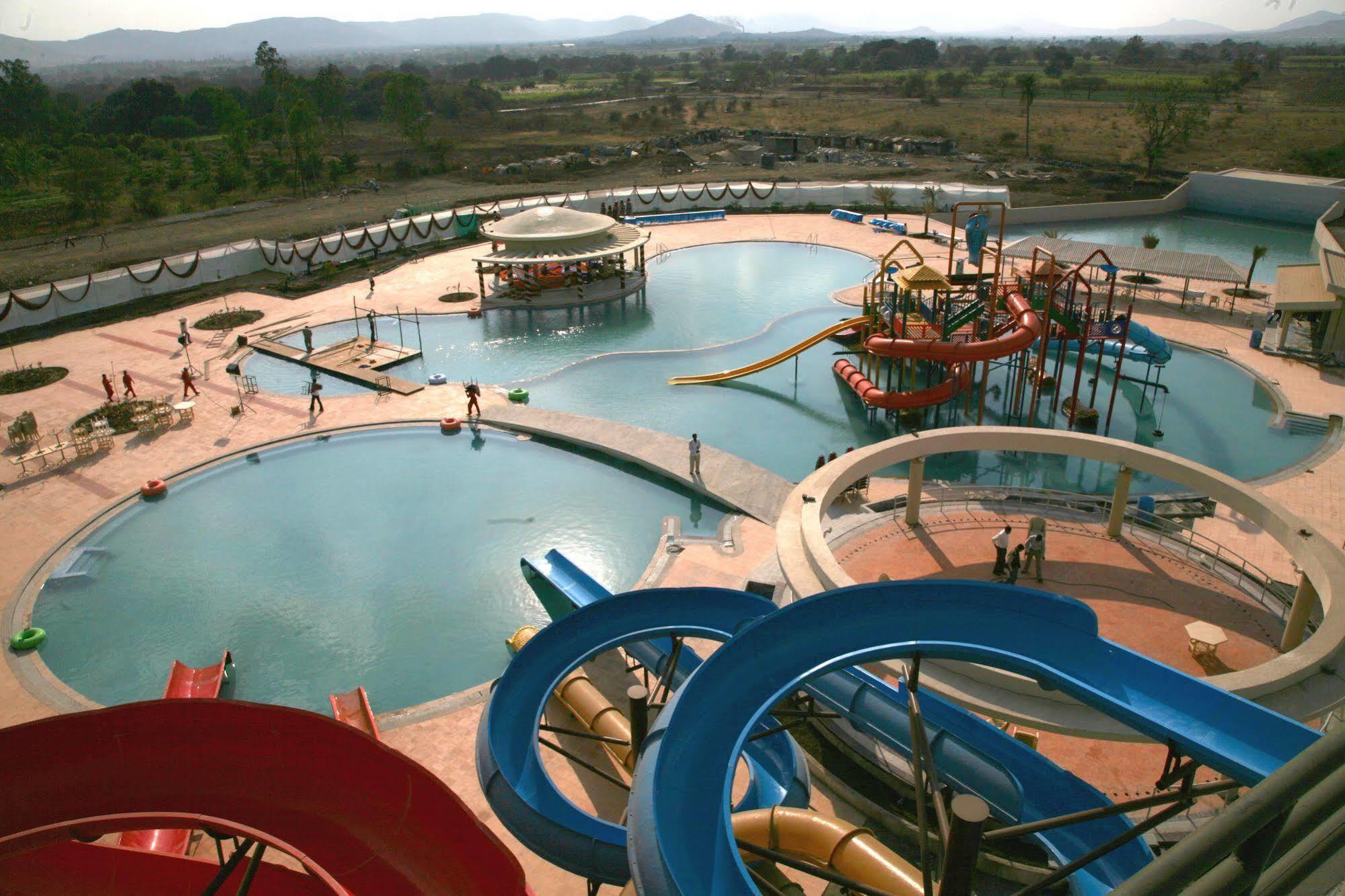 Sentosa Resorts Chinchvad Buitenkant foto
