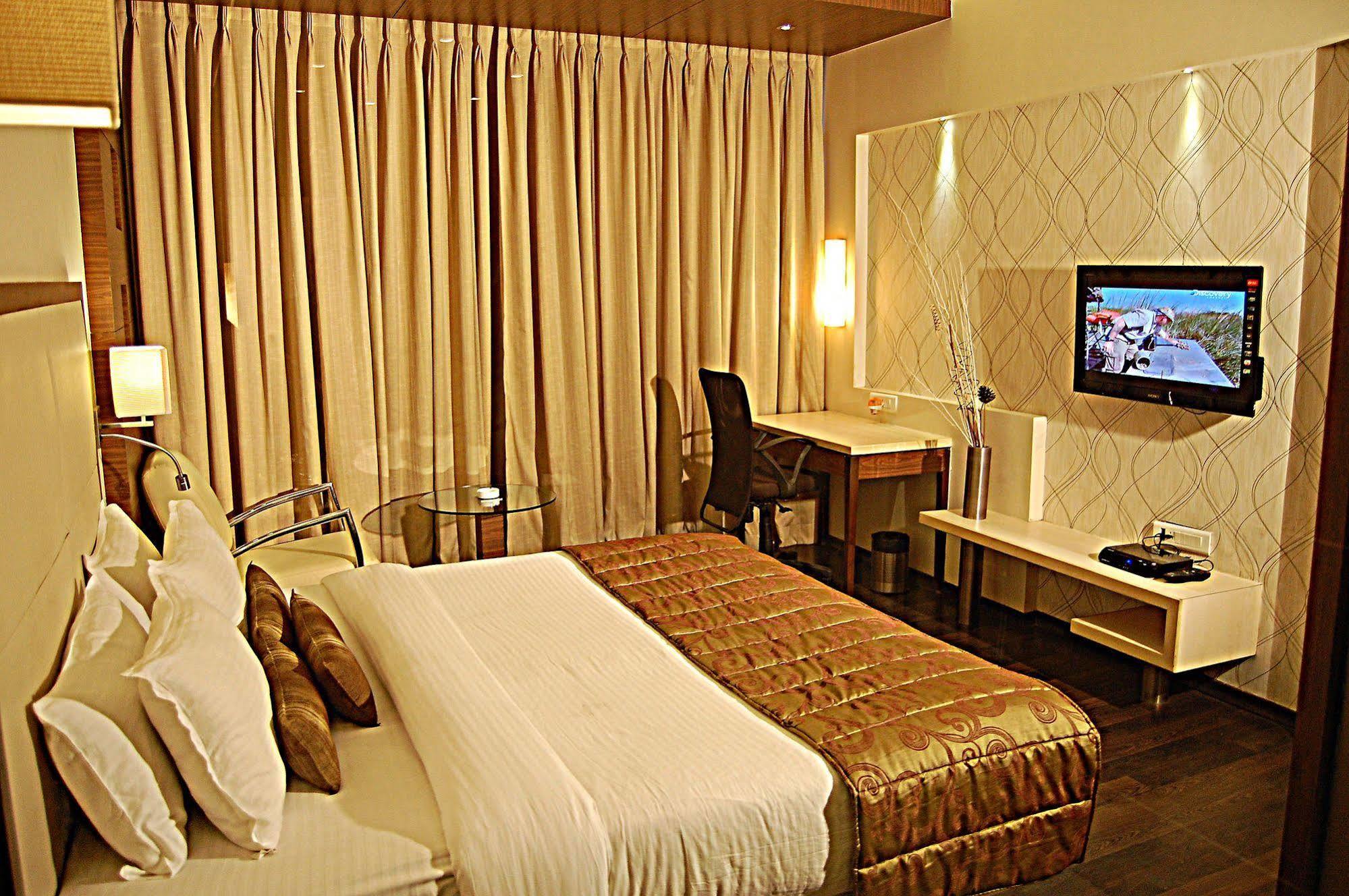 Sentosa Resorts Chinchvad Buitenkant foto